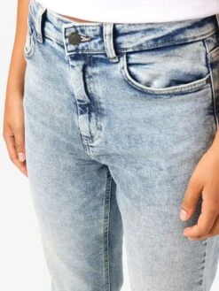 Noisy May NMMONI CROPPED STRAIGHT FIT JEANS 14 Noisy May NMMONI CROPPED STRAIGHT FIT JEANS -Noisy May Clothing Shop 27023701 LightBlueDenim 006