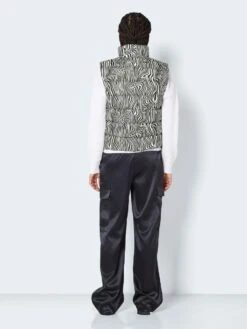 Noisy May ZEBRA GILET 11 Noisy May ZEBRA GILET -Noisy May Clothing Shop 27023756 Demitasse 1000061 005