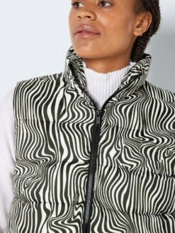 Noisy May ZEBRA GILET 12 Noisy May ZEBRA GILET -Noisy May Clothing Shop 27023756 Demitasse 1000061 006