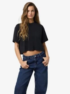 Noisy May SHORT SLEEVED SEMI CROPPED TOP