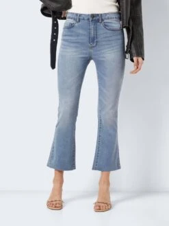 Noisy May NMSALLIE CROPPED FLARED JEANS 11 Noisy May NMSALLIE CROPPED FLARED JEANS -Noisy May Clothing Shop 27024232 LightBlueDenim 003
