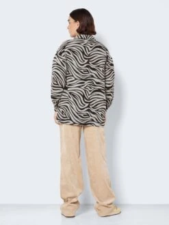 Noisy May LOOSE FIT ZEBRA SHIRT 11 Noisy May LOOSE FIT ZEBRA SHIRT -Noisy May Clothing Shop 27024524 PearledIvory 1012980 005