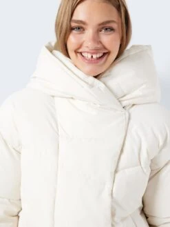 Noisy May NMTALLY SHORT PUFFER JACKET -Noisy May Clothing Shop 27026539 SugarSwizzle 006