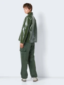 Noisy May SHORT VINYL RAINCOAT 12 Noisy May SHORT VINYL RAINCOAT -Noisy May Clothing Shop 27026881 KombuGreen 005